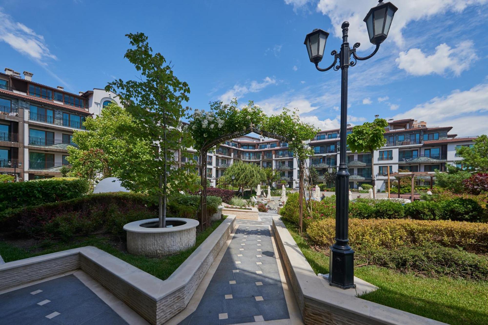 Boutique Rose Gardens Pomorie Aparthotel Exterior photo